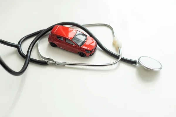Zabawkowy Samochód Stetoskop Samochód Samochodowy Diagnostyka Kontrola Naprawy Konserwacji Koncepcji — Zdjęcie stockowe