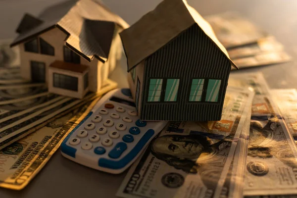 Real Estate Concept Miniatuur Model Huis Met Calculator — Stockfoto