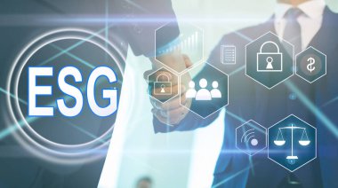 ESG Çevre Yönetimi Yatırım Yatırım Konsepti. ESG verilerini analiz et. İş sürdürülebilirliği yatırım stratejisi kavramında sanal ekranda simgeler belirir.