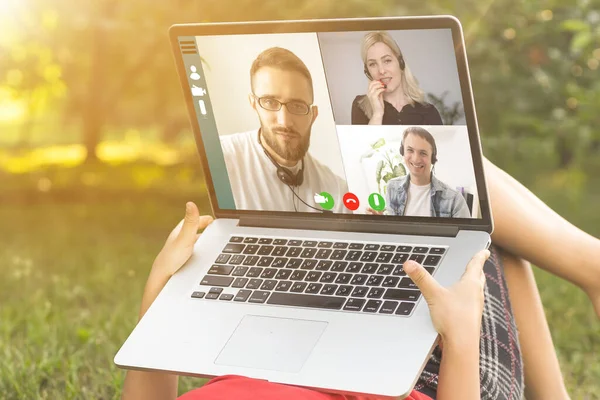 Videokonferencia Többnemzetiségű Üzleti Csapat Használja Laptop Egy Online Találkozó Videohívás — Stock Fotó