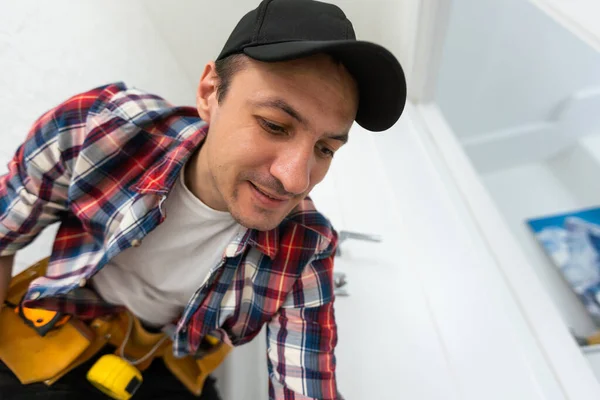 Worker Replacing House Door High Quality Photo — Stock Photo, Image