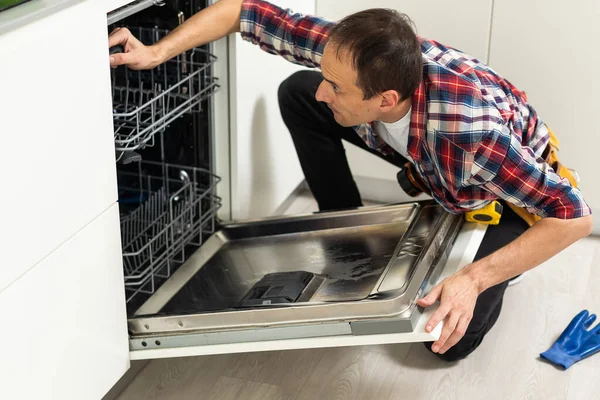 食器洗い機修理 高品質の写真 — ストック写真