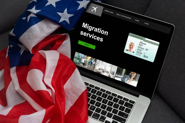 Laptop Migration Center Usa Flag — Foto de Stock