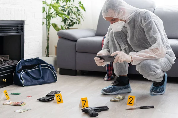 Crime Scene Investigation Collecting Pistol Cartridges Technician High Quality Photo — Stock Photo, Image