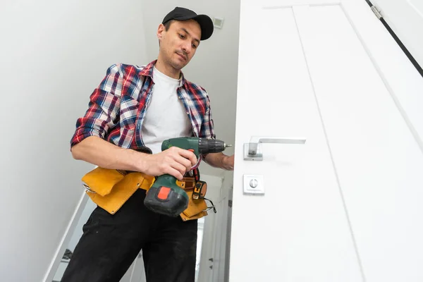 Man Removing Lock Door High Quality Photo — Stock Photo, Image