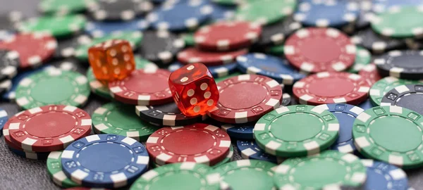 Casino Poker Žetony Zeleném Stole — Stock fotografie