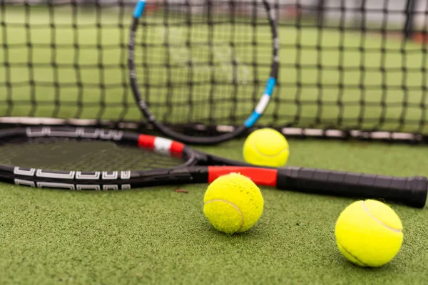 Tenisz Ütő Teniszlabda Pályán — Stock Fotó