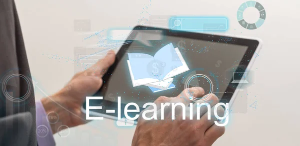 Tablet Scherm Met Een Learning Concept Hoge Kwaliteit Foto — Stockfoto
