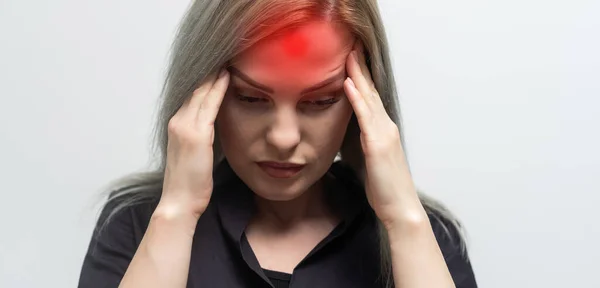 Stresli Kadın Kırmızı Benekli Migren — Stok fotoğraf