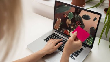 Bilgisayardaki online spor kumar uygulamasında bahis kazanmak. Yüksek kalite fotoğraf