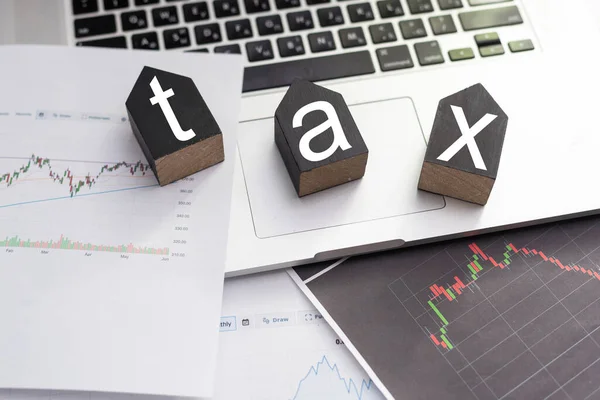 Fiscale Tekst Houten Kubussen Fiscale Btw Documenten Vullen Individuele Inkomstenbelasting — Stockfoto