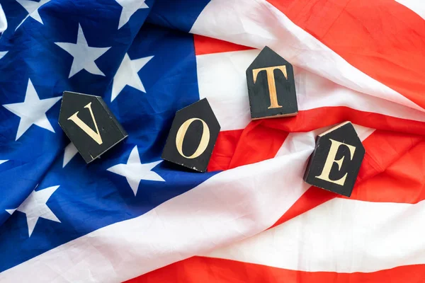 Präsidentschaftswahlen Den Vereinigten Staaten 2024 Holzwürfel Mit Text Vote Und — Stockfoto