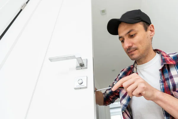 Male Carpenter Wood Door Installation Working Tightens Lock High Quality — Stock Photo, Image