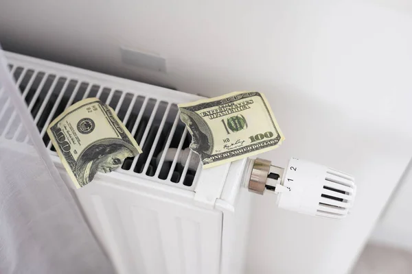 Θέρμανση Λεφτά Στο Καλοριφέρ Πληρωμή Για Υπηρεσίες Ενέργεια Λογαριασμό Χρησιμότητας — Φωτογραφία Αρχείου