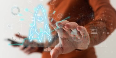 İnsan tablet bilgisayarını kullanırken hızlı büyüme kavramı. Yüksek kalite fotoğraf