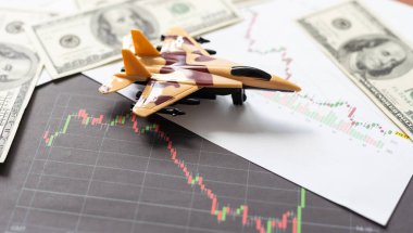 Büyüteç ve diyagramla çalışan kağıt. Yüksek kalite fotoğraf