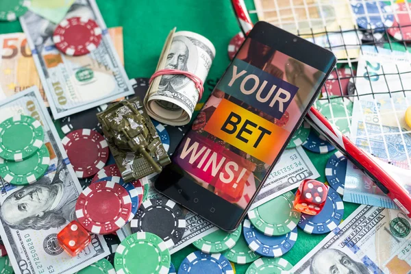 Hazard Poker Koncepce Hrací Karty Žetony Dolary Jsou Roztroušeny Kolem — Stock fotografie