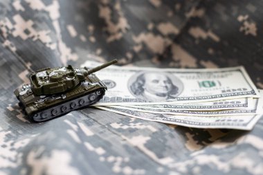 Dolar banknotları üzerine depo. Savaş maliyetleri, askeri harcamalar, ekonomik kriz. Yüksek kalite fotoğraf