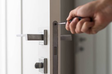 Kapı çerçevesi kurulumu. Yüksek kalite fotoğraf