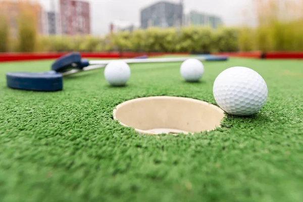 Gros Plan Trou Golf Miniature Avec Batte Balle Photo Haute — Photo