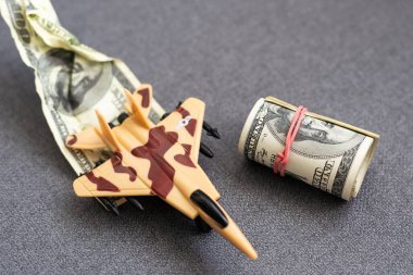 Yapboz üzerine uçak, bugünlerde uçuşlardaki değişiklikleri çözme sorunu. Yüksek kalite fotoğraf