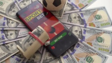 Bahisçi Spor Futbolu Reklam Posteri. Futbol topu ve madeni para yığını, Sportif Oyun Reklamcılığı Reklam Sancağı. Finansal Gamble Stili Renk Şablonu İllüstrasyonu. Yüksek kalite fotoğraf