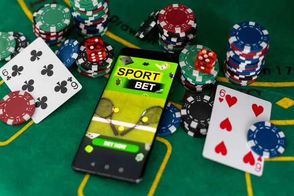 Fondo Creativo Casino Línea Una Mano Mans Teléfono Inteligente Con — Foto de Stock