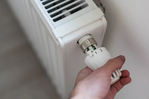 Χειροκίνητη Ρύθμιση Θερμοστάτη Βαλβίδα Θέρμανσης Καλοριφέρ Ένα Δωμάτιο Υψηλής Ποιότητας — Φωτογραφία Αρχείου