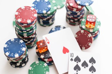 Kumar fişi ve oyun kartı. Yüksek kalite fotoğraf