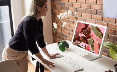 Bilgisayardaki online spor kumar uygulamasında bahis kazanmak. Yüksek kalite fotoğraf