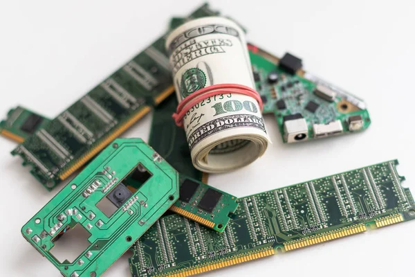 Cpu Computadora Chips Memoria Fondo Los Billetes Dólares Alto Costo —  Fotos de Stock
