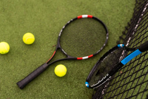 Tenisz Ütő Teniszlabda Pályán — Stock Fotó