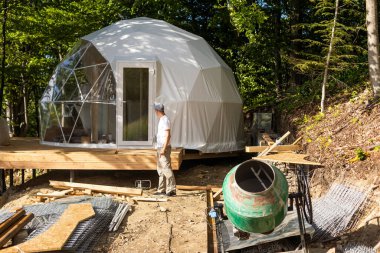 the master builds the dome, private and multi-storey buildings