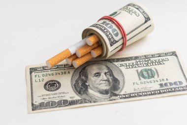 Sigara içmenin sosyal sorunları, sağlığa zararlı şeylere konsantre olma kavramı, sigara içilmesine karşı sosyal reklamlar. Yüksek kalite fotoğraf