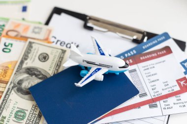 Seyahat konsepti, oyuncak uçak, fotokopi alanı olan pasaport. Yüksek kalite fotoğraf