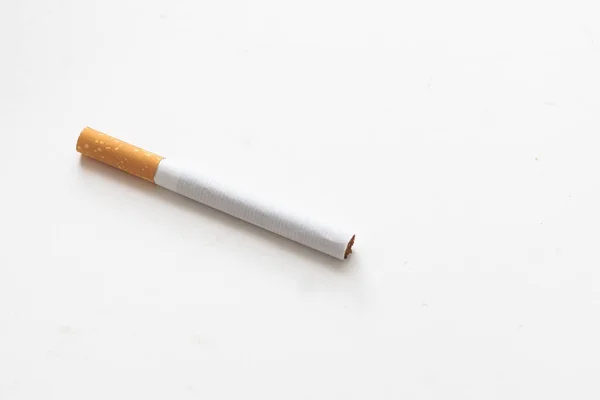 Enda Cigarett Över Vit Bakgrund Högkvalitativt Foto — Stockfoto