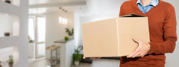 Man Lifting Cardboard Boxes Apartment Interior — Stock Photo, Image