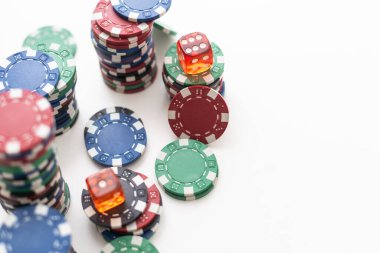 Kumarhane oyunu için poker fişleri masada. Yüksek kalite fotoğraf