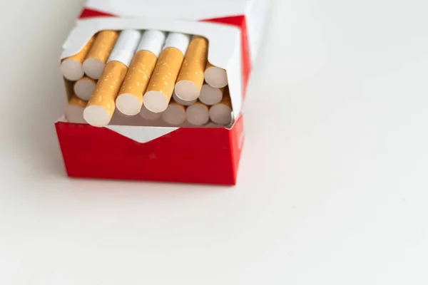 Paquete Cigarrillos Una Foto Billetes Cien Dólares Concepto Alto Costo —  Fotos de Stock