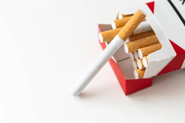 Detailní Záběr Krabičku Cigaret Izolovaný Kvalitní Fotografie — Stock fotografie