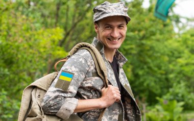 Cesur bir Ukraynalı askerin portresi, özgürlük kavramı..