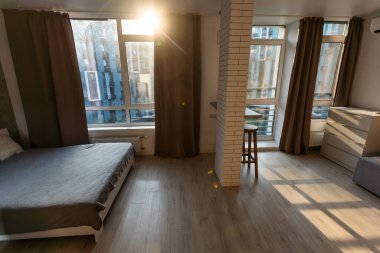 Modern oda, ev ofis iç. Kanepe, Masası, sandalye, küçük tablo ve diğer mobilya oda