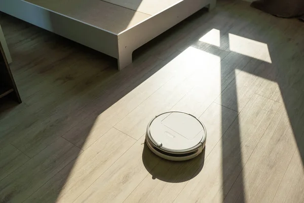 Robotic Vacuum Cleaner Laminate Wood Floor Living Room — Stock Photo, Image
