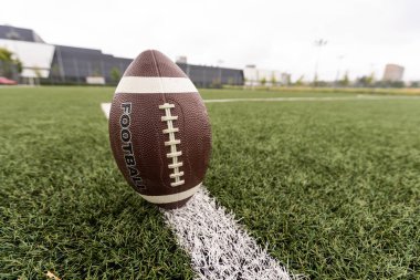 Yardage Marker 'da futbol. Düşük Açı. Yatay Görünüm. Yüksek kalite fotoğraf