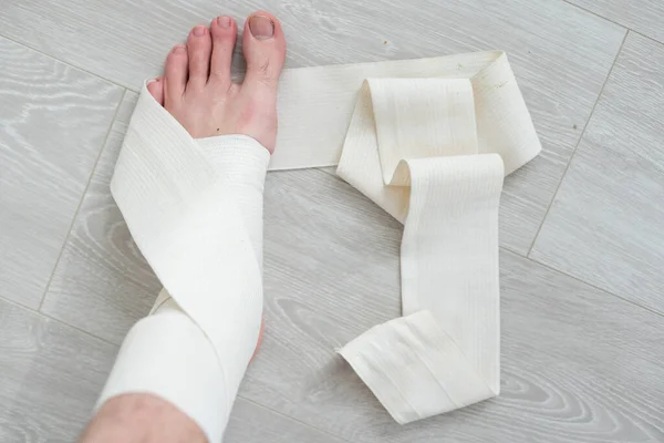 Man Using Put Elastic Bandage Legs Having Leg Pain — Stock Photo, Image