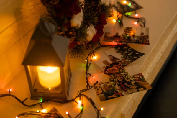 Arkaplanda Parıldayan Bir Çelenk Noel Yüzüğü — Stok fotoğraf