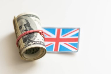 Büyük Britanya bayrağı ve dolar banknotları. Yüksek kalite fotoğraf