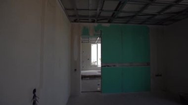 Çerçevenin altına monte edilmiş tavan. Yüksek kalite fotoğraf