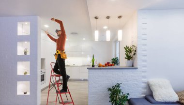 Çalışan insan tamircisinin portresi.