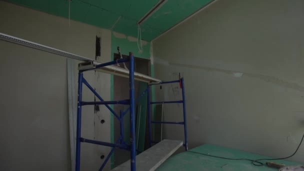 Man Assembles Profile Metal Frame Plasterboard Ceilings High Quality Photo — Stock Video